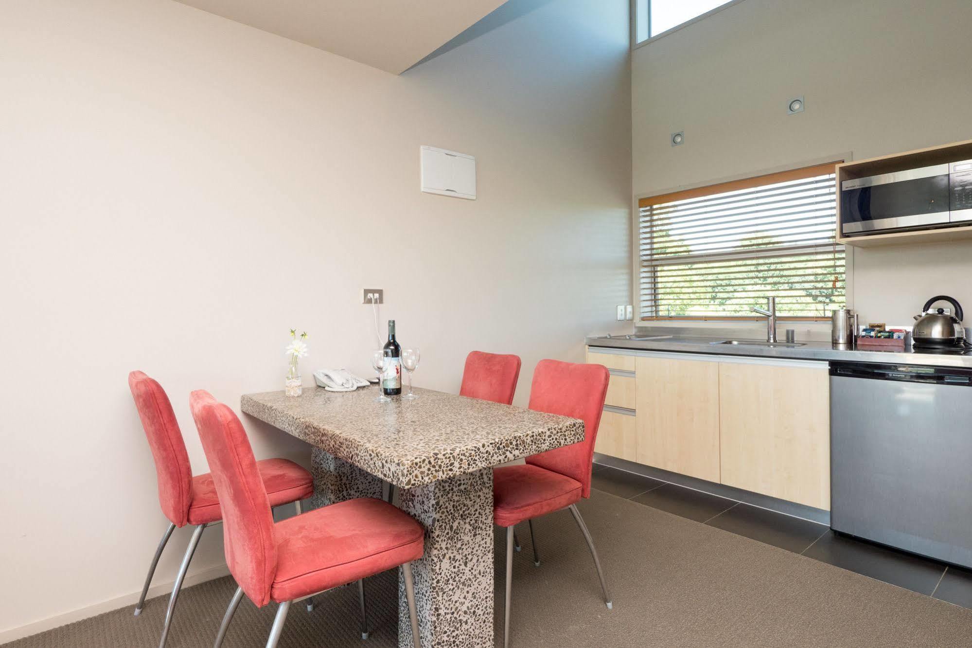 Aparthotel One Burgess Hill New Plymouth Zewnętrze zdjęcie